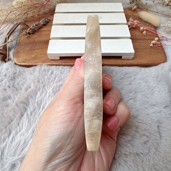 Gorgeous Blue Flash Moonstone Moon Carving with Stand (M1) - Picture 4 of 9